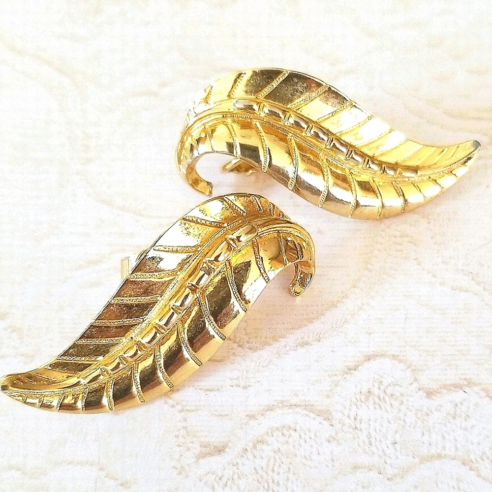 Vintage SARAH COVENTRY Gold Tone Leaf Earrings - Picture 1 of 8